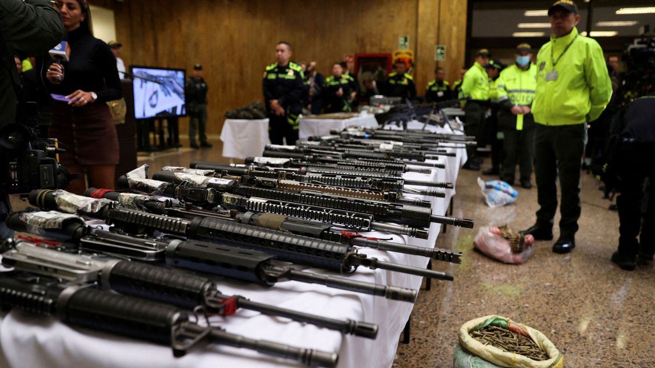Foto: Armas incautadas a uno de los grupos disidentes de las FARC en Colombia. (Reuters/Luisa González)