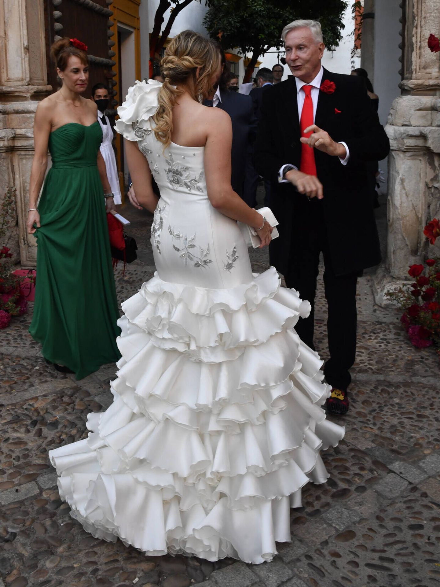 Detalle del vestido escogido por la novia en su preboda, visto por detrás. (Gtres)