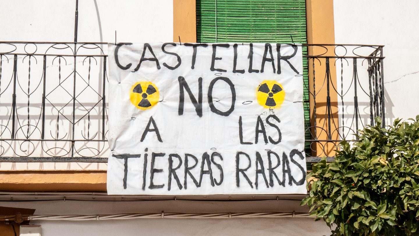 Una de las pancartas contra la mina que hay repartidas por toda la comarca de Campo de Montiel. (D.B.)