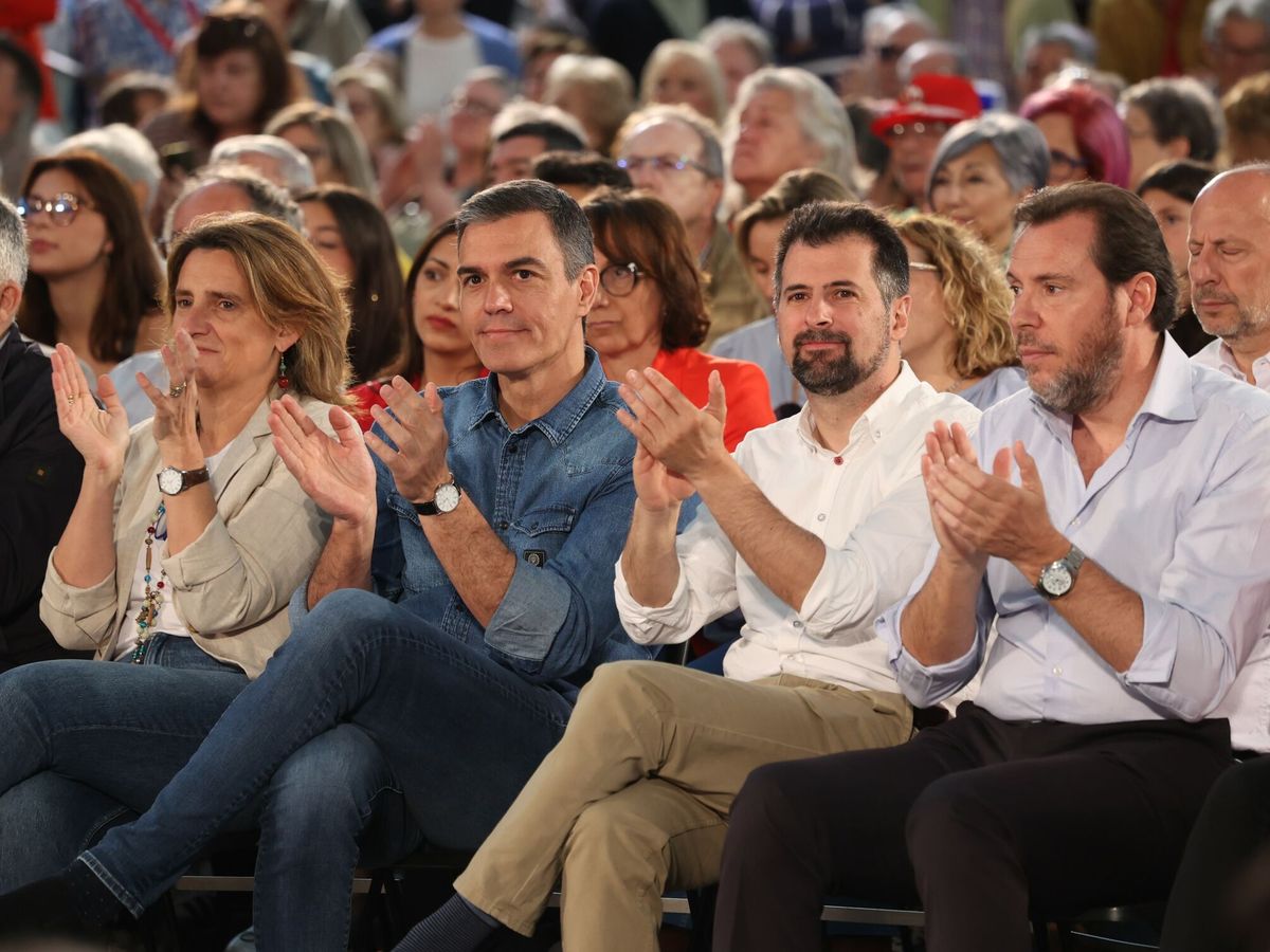 Foto: Teresa Ribera, Pedro Sánchez, Luis Tudanca y Óscar Puente, en un mitin de las europeas en Valladolid. (Europa Press / Claudia León)