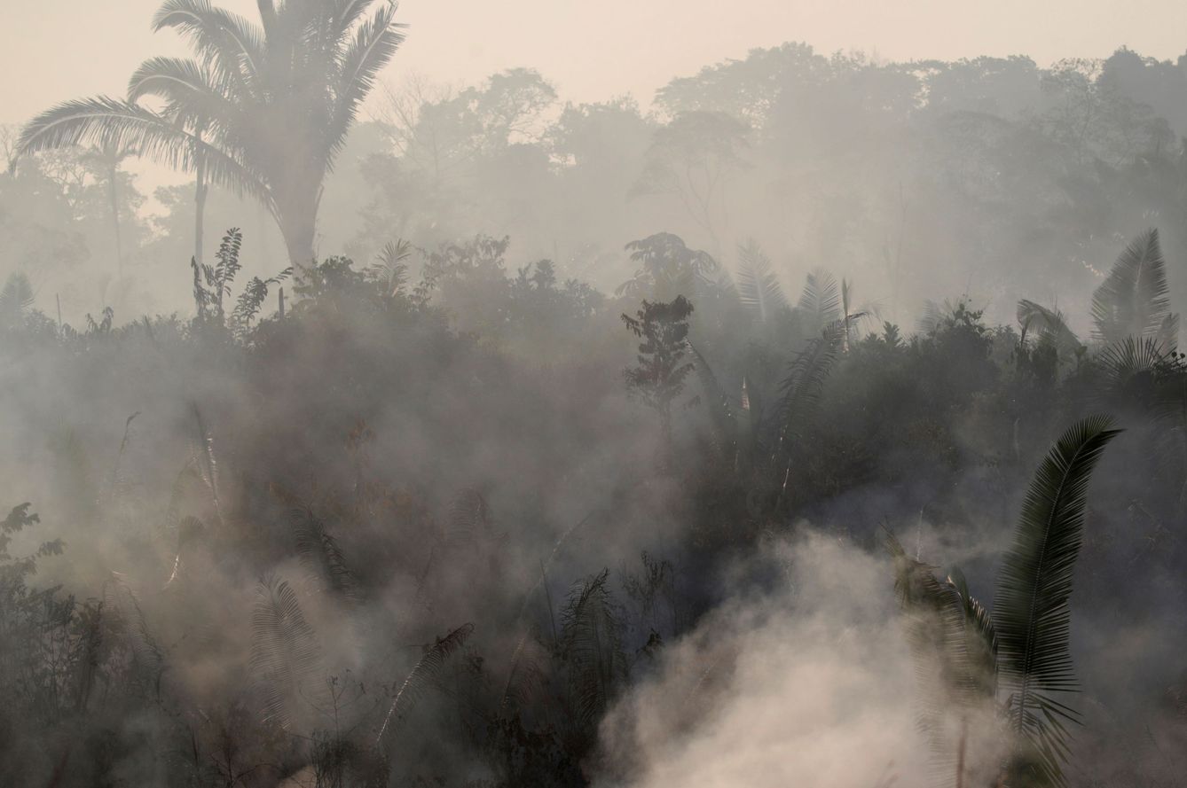 Humo cerca de Humaita, en la zona amazónica de Brasil. (Reuters)