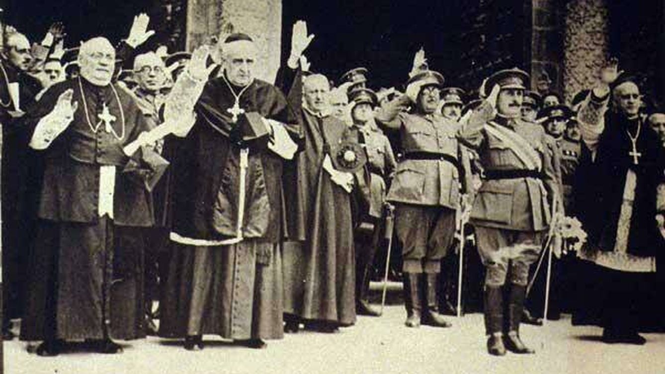 Foto: Obispos celebran el día de Santiago durante la Guerra Civil