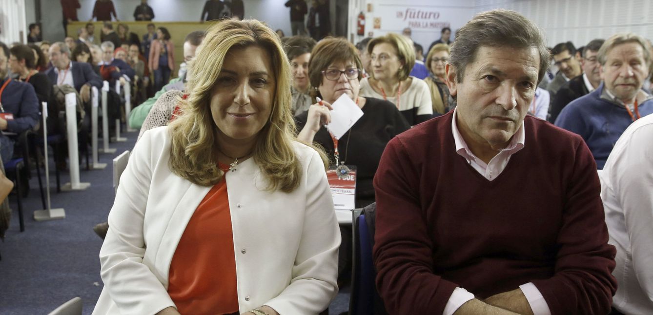 Susana Díaz y Javier Fernández, durante el Comité Federal del PSOE de este 28 de diciembre. (EFE)