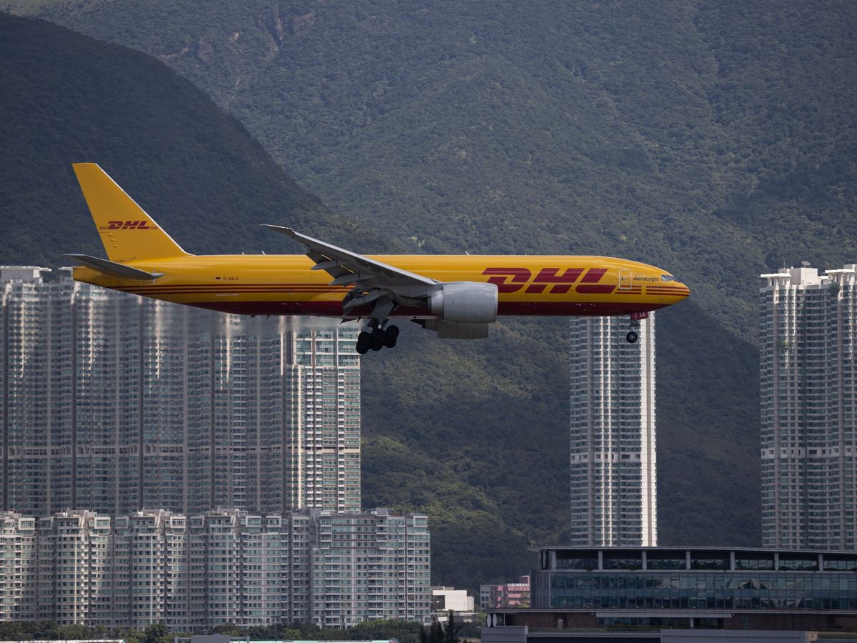 Foto: Un avión de DHL. (EFE/Jerome Favre)