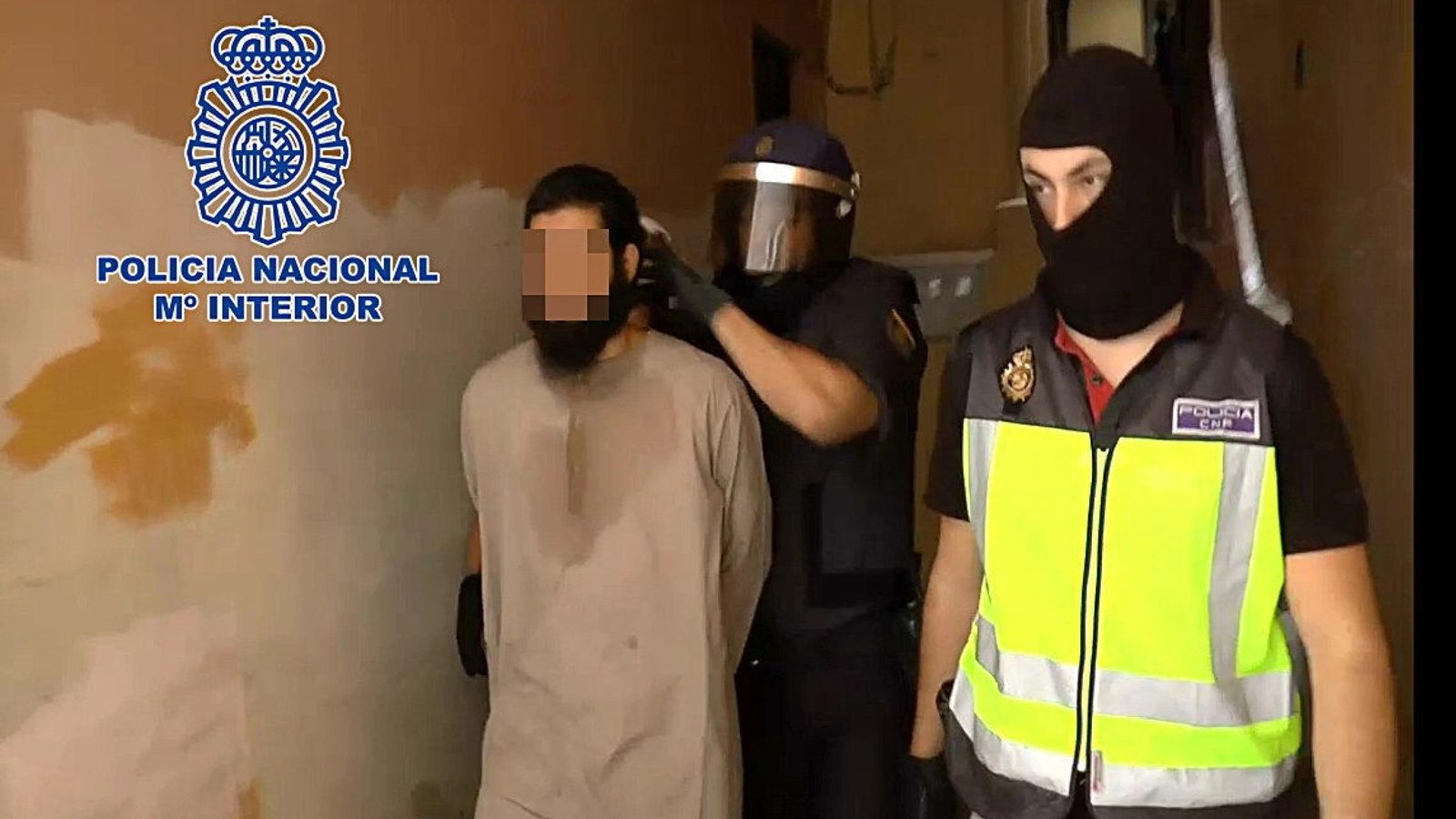 Foto:  Fotografía facilitada por la Policía de la detención en Melilla del jefe de una célula terrorista vinculada al Estado Islámico. (EFE)