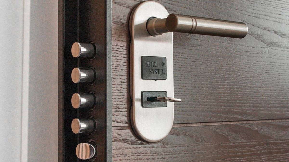 Un experto en seguridad advierte sobre dejar la llave puesta para proteger tu hogar