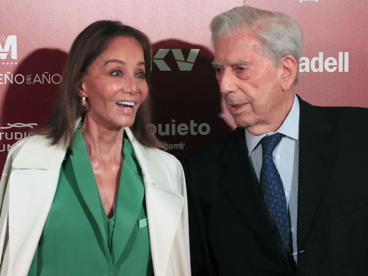 Foto: Isabel Preysler y Mario Vargas Llosa, en el acto de entrega del premio Madrileño del Año. (EFE/Fernando Alvarado)