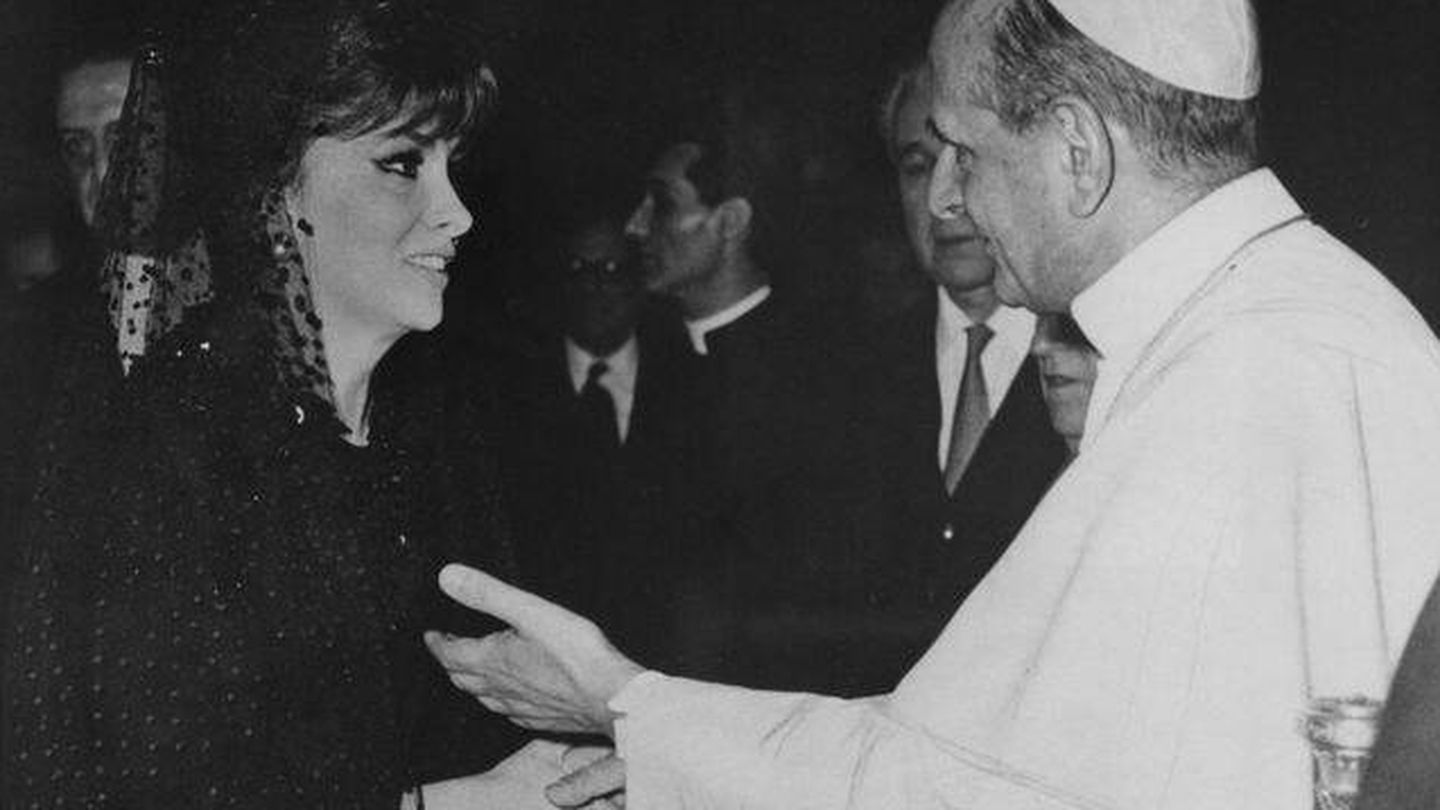La actriz, con el papa Pablo VI en 1967. (Getty)