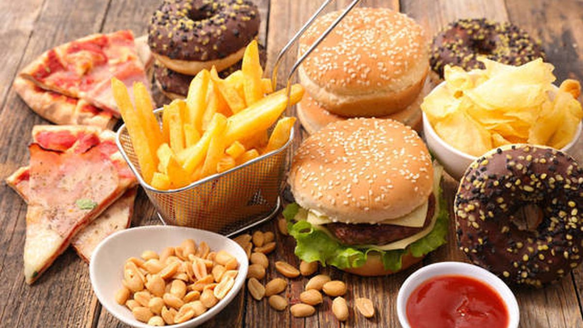 Los peores efectos para la salud de ingerir demasiada comida basura