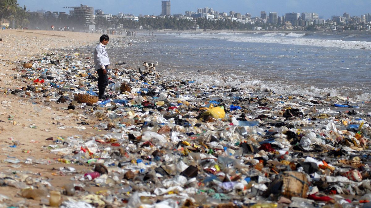 El mundo debate en París cómo poner freno a la contaminación por plásticos