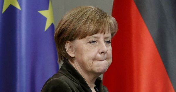 Foto: La canciller alemana, Angela Merkel, no deja de escuchar ruido de sables en la que iba a ser su legislatura de legado (REUTERS)