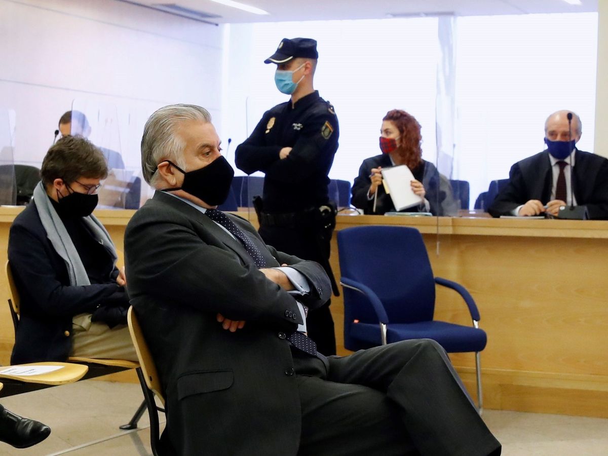 Foto: El extesorero del PP Luis Bárcenas, ante el juez. (EFE) 