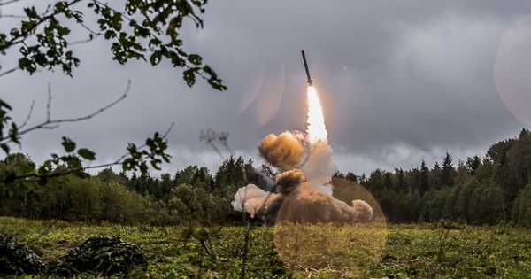 Foto: Un misil ruso Iskander-M durante los ejercicios militares Zapad en San Petersburgo, el 18 de septiembre de 2017. (EFE)
