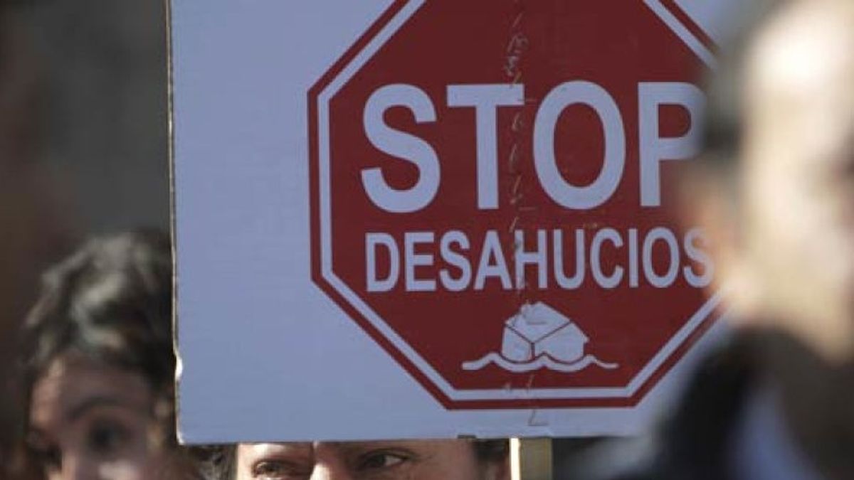 Ni códigos, ni decretos: ayuntamientos de toda España salvan del desahucio a cientos de familias