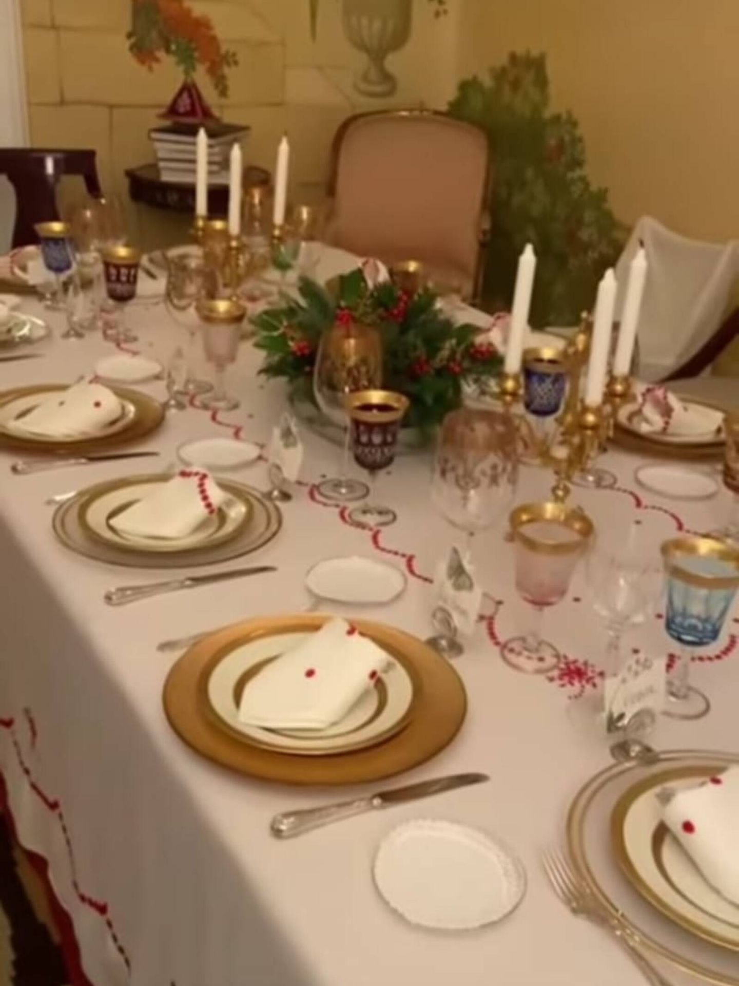  Nos inspiramos en la elegante mesa navideña de Carmen Lomana. (Instagram/@carmen_lomana)