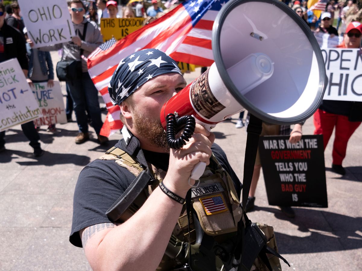 Foto: Un manifestante en los alrededores del Capitolio de Columbus, Ohio. (Reuters)