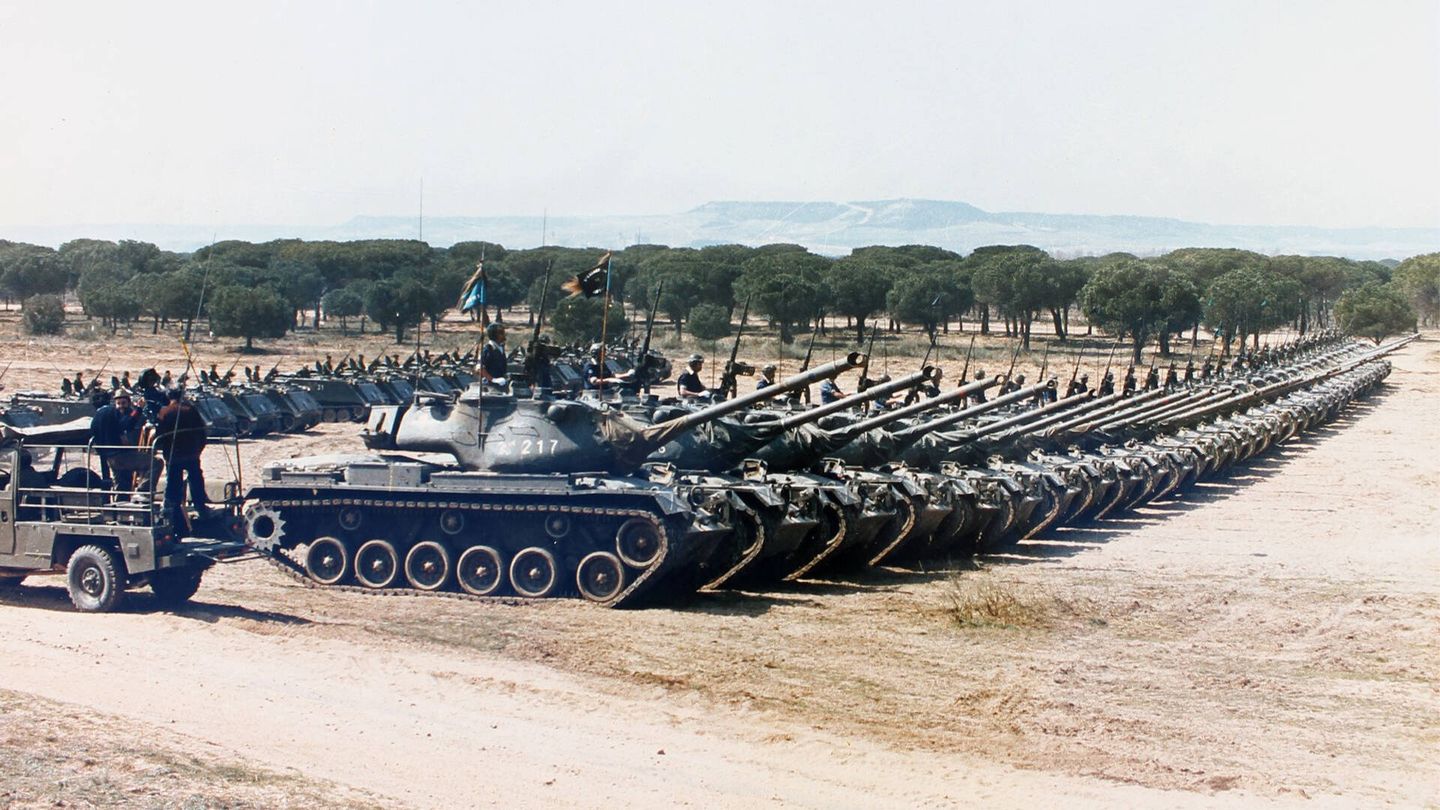 R. Farnesio al completo, con sus carros M-47E en el Pinar de Antequera (mediados de los 80) (RC Farnesio)