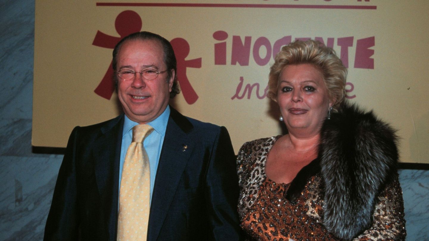 Paco Arévalo, con su mujer. (Europa Press)