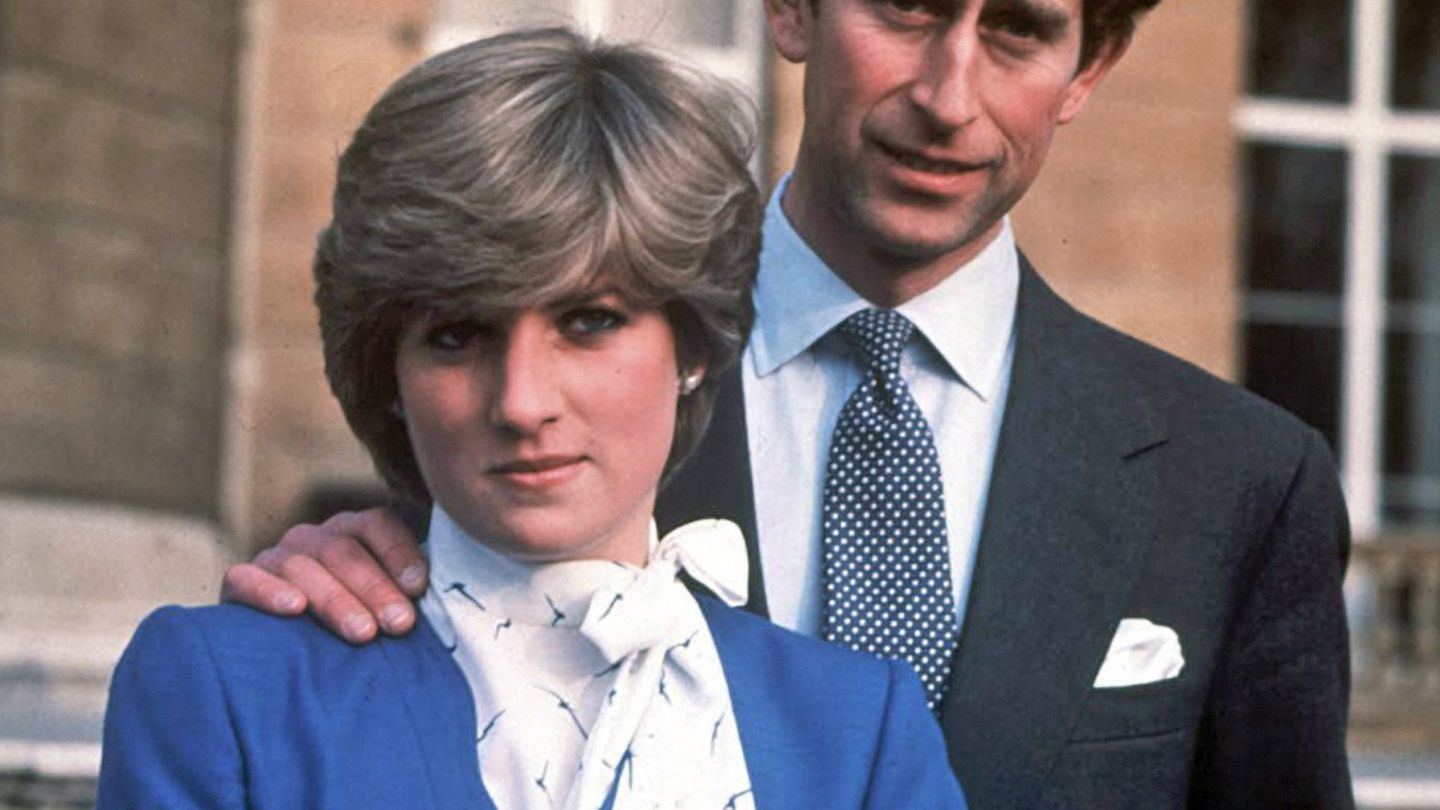 La princesa Diana, junto al príncipe Carlos en febrero de 1981. (EFE)