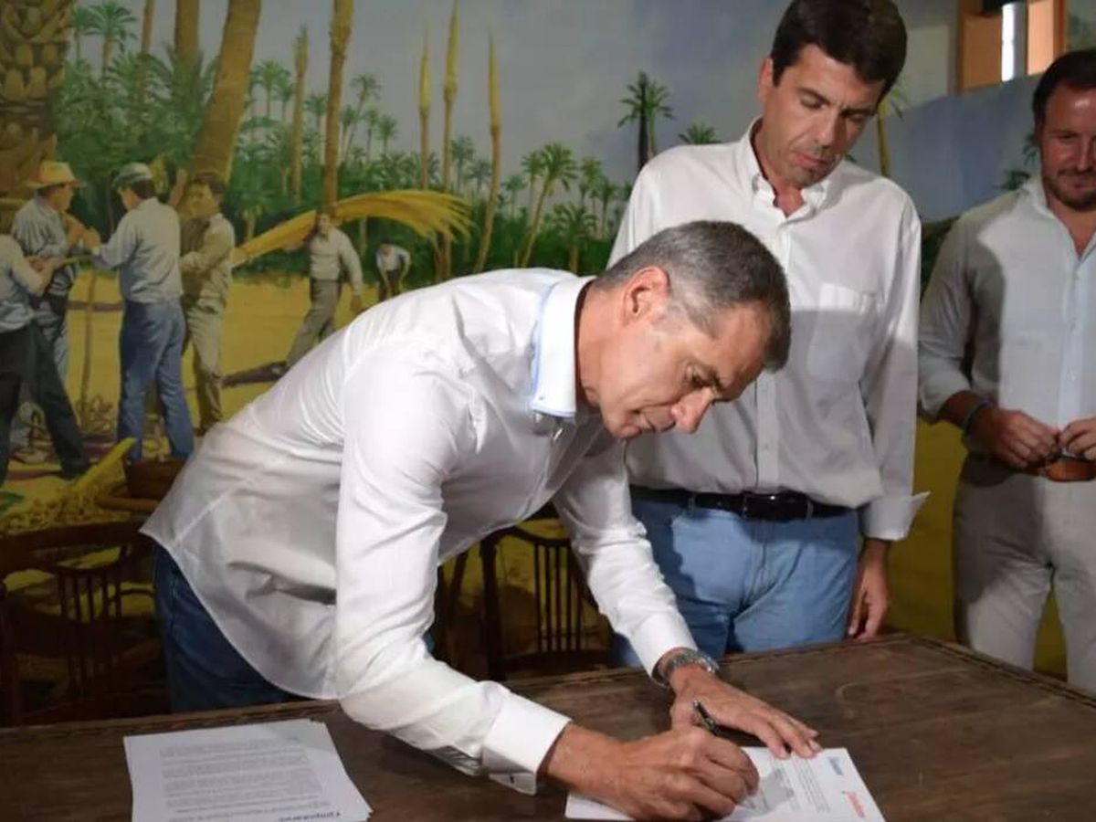 Foto: Toni Cantó y Carlos Mazón, cuando firmaron el acuerdo PP-Cs en la Diputación de Alicante. 