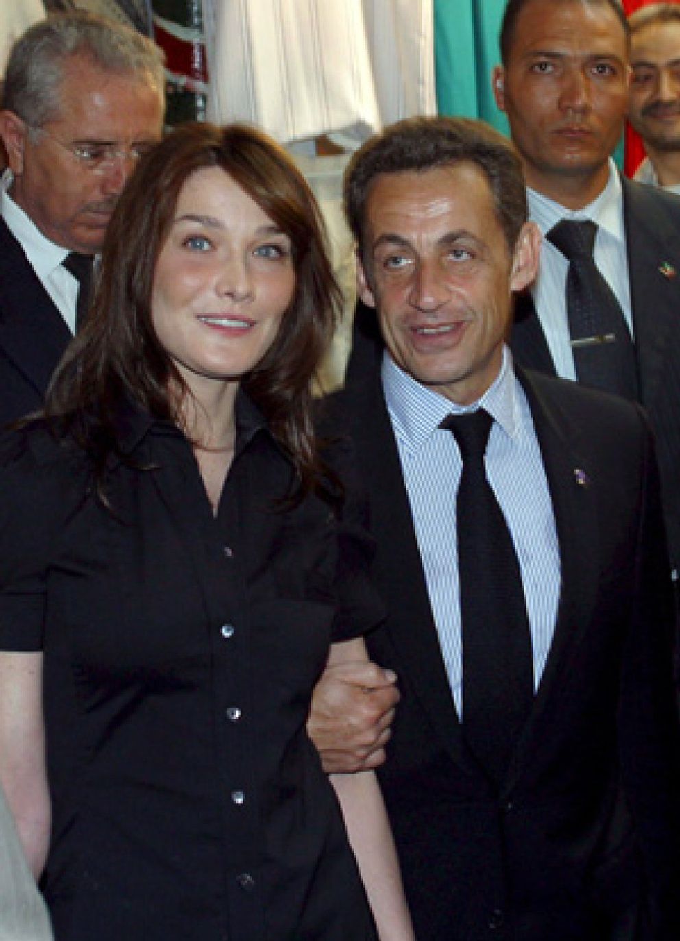 Foto: Carla Bruni 'vende' los cuadros de su suegro Paul Sarkozy