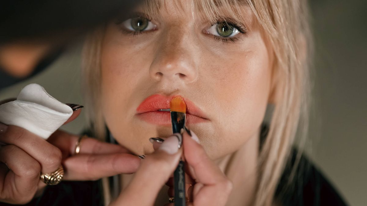 Combinar labiales de distinto color: cómo trasladar la tendencia de la pasarela a la vida real