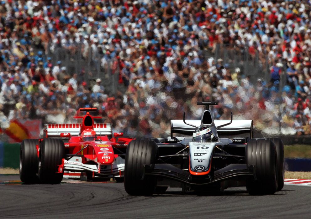 Foto: Mika Häkkinen siendo perseguido por Michael Schumacher.