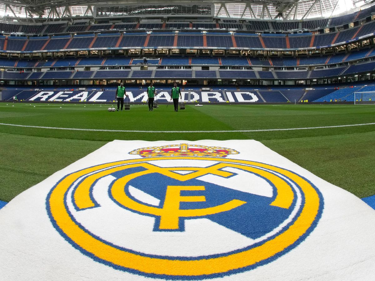 Foto: Escudo del Real Madrid, en el nuevo Santiago Bernabéu. (Getty/Ángel Martínez)