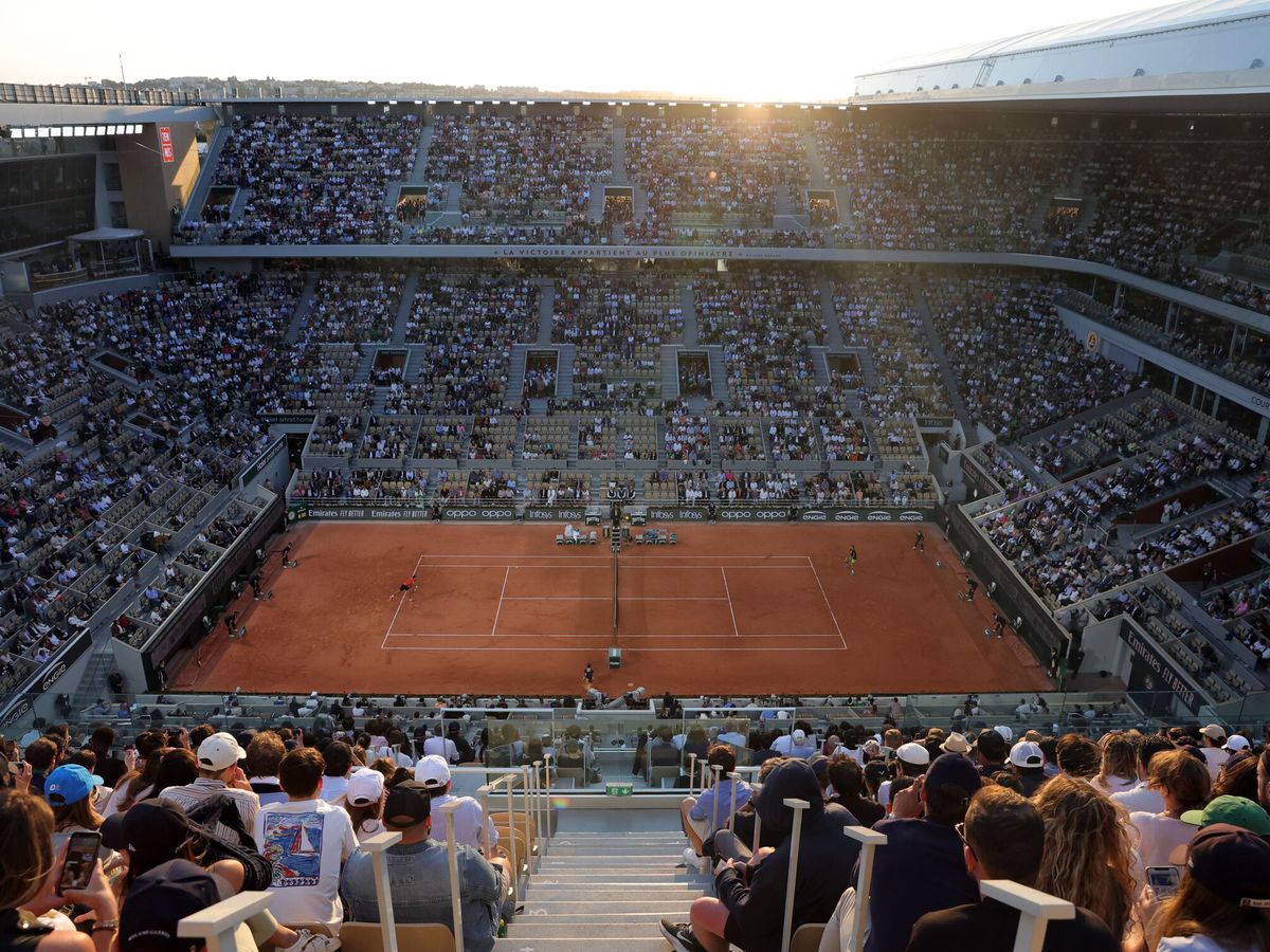 Foto: La pista centra de Roland Garros, la Philippe Chatrier, durante un partido de Djokovic. (EFE/EPA/TERESA SUÁREZ).