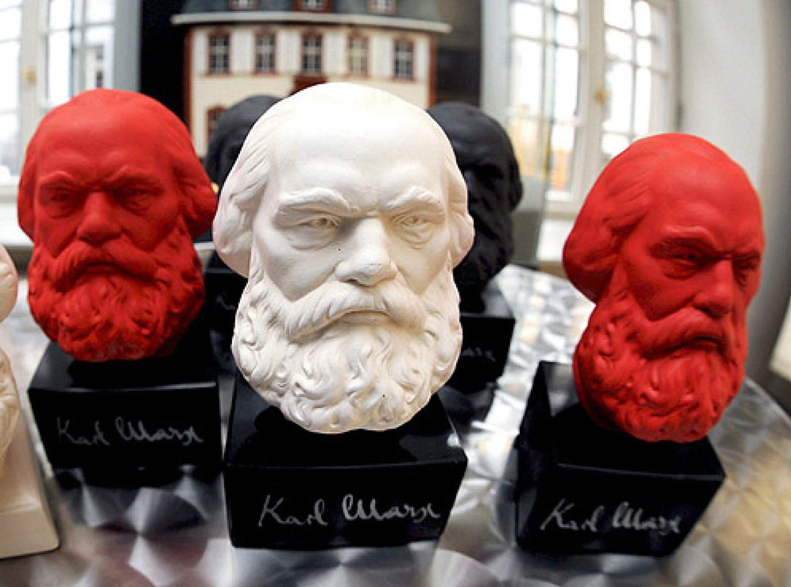 Foto: Salen a la luz los testamentos de Marx, Darwin o Dickens