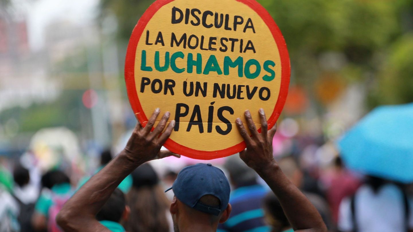 Protestas durante la última huelga nacional de 24 horas, en Cali (Colombia). (EFE)