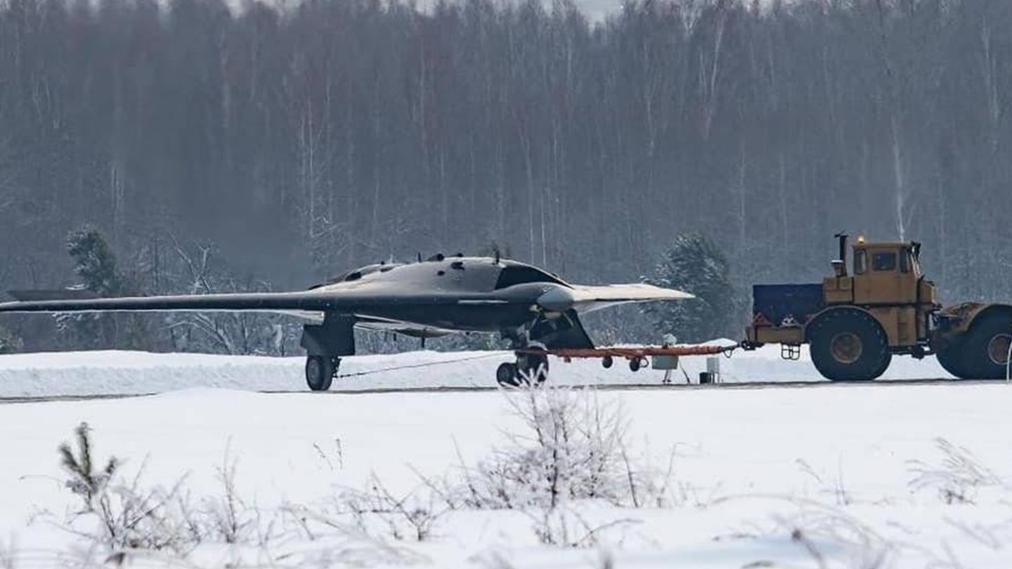 El dron ruso S-70 Okhotnik. (Imagen: Ministerio Defensa de Rusia)