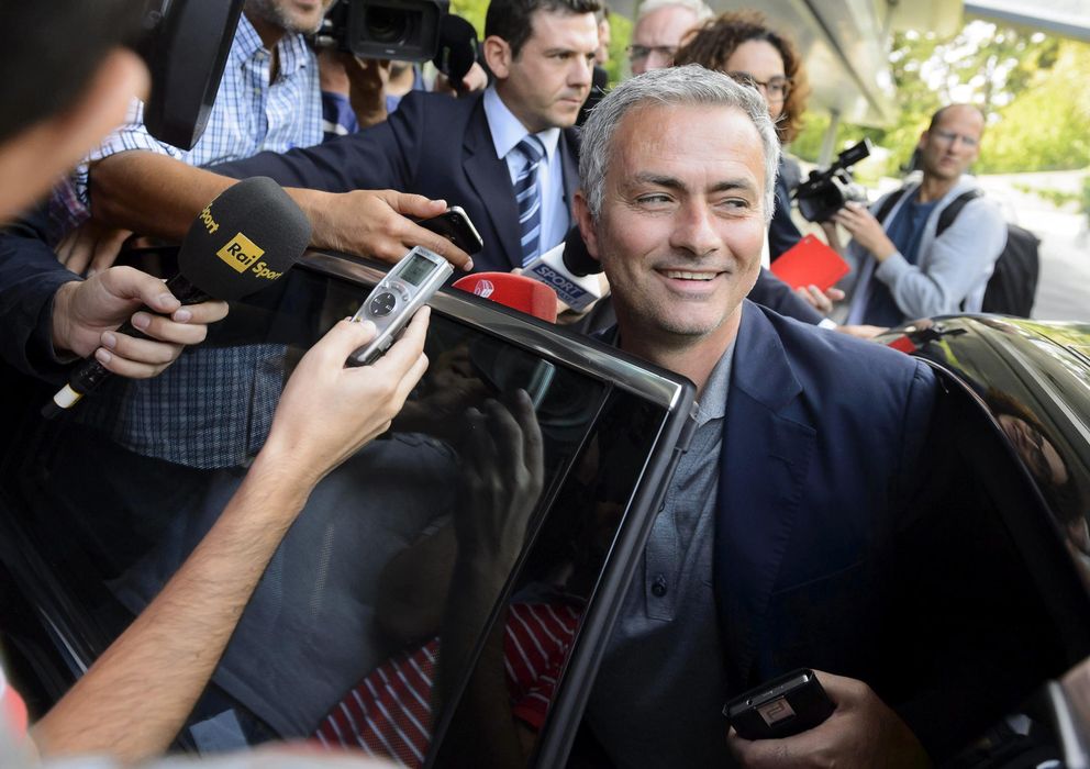 Foto: Mourinho atiende a la prensa tras la reunión de entrenadores de elite que organiza la UEFA (EFE)
