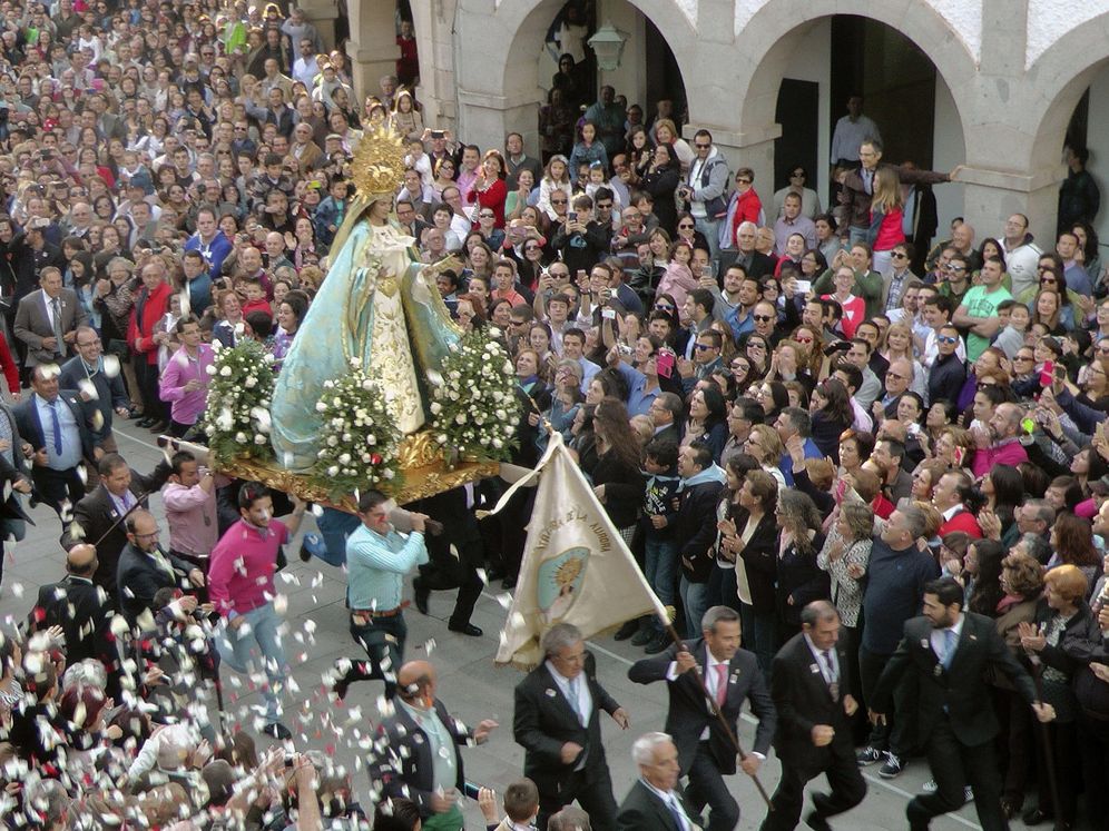 Foto: Carrera de la Virgen de la Aurora, fiesta de Interés Turístico Regional de Extremadura (EFE/Raúl Haba)