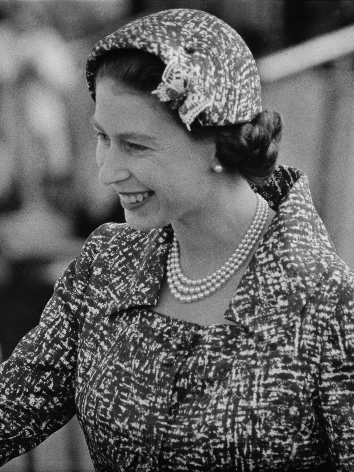 La reina Isabel II ha apostado por las perlas desde joven. (Getty) 