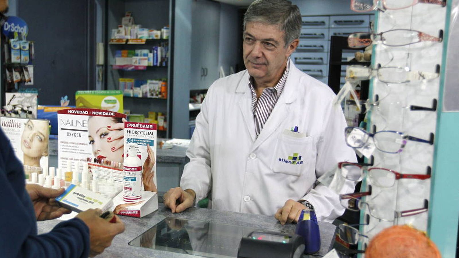 Foto: Los farmacéuticos quieren ofrecer nuevos servicios a los pacientes. (EFE)