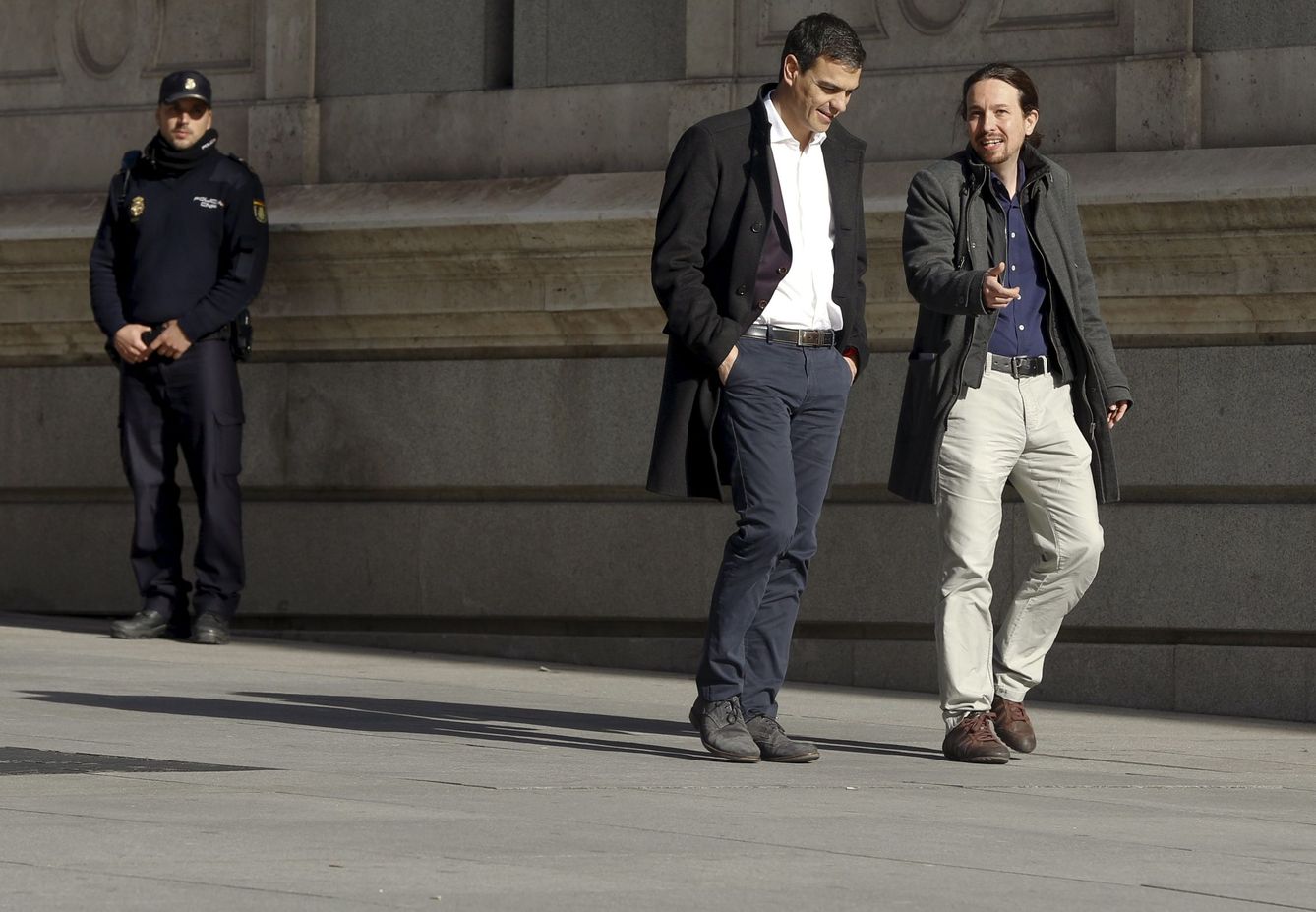 Pedro Sánchez y el líder de Podemos, Pablo Iglesias. (Reuters)