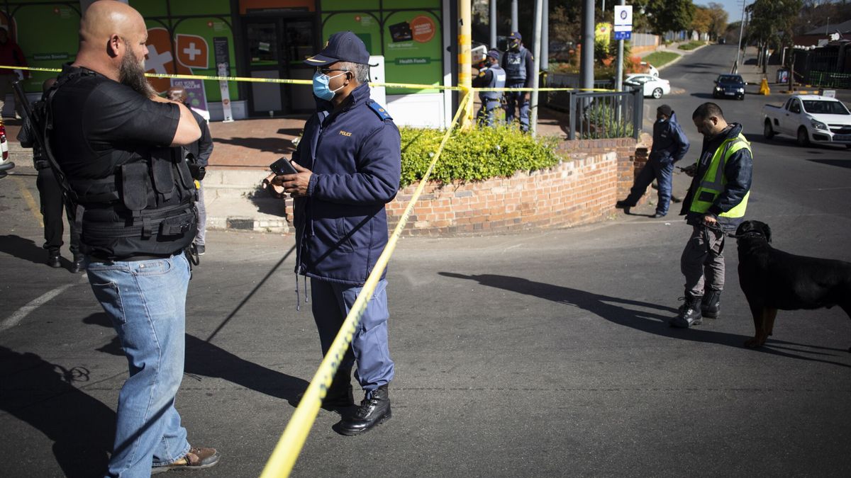 La policía sudafricana encuentra a 17 menores muertos en un bar de East London