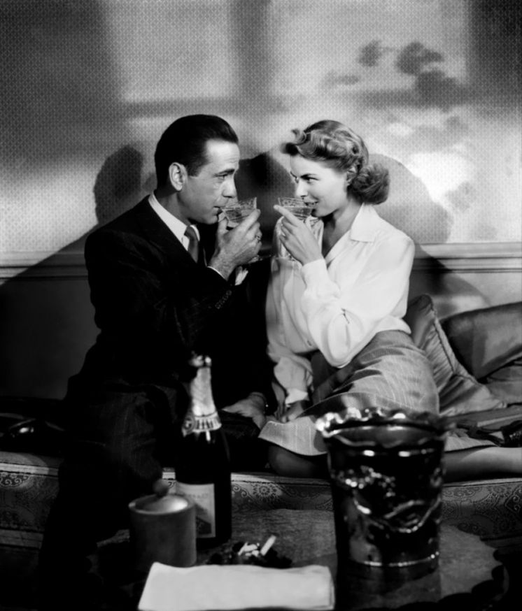 Foto: Bogart (Rick) y Bergman (Ilsa) brindando en Casablanca