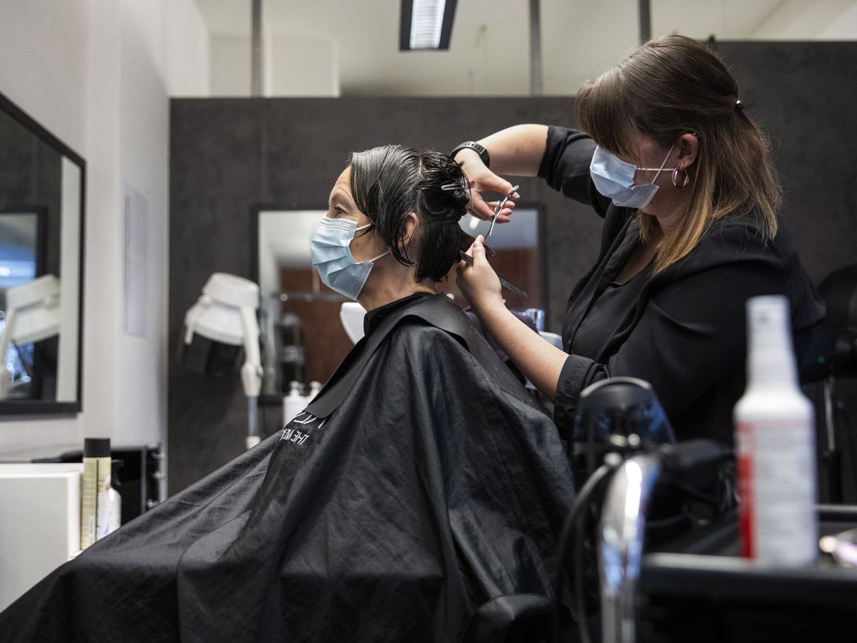 Foto: Suiza ha abierto sus peluquerías este mismo lunes. (EFE)