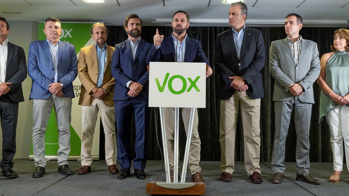Vox rechaza el pacto de "los trileros" en Madrid y exige una reunión nacional a tres