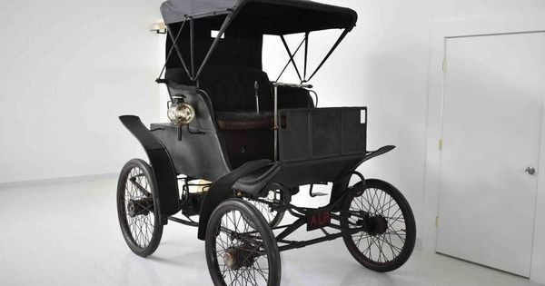 Foto: Un ejemplar único este Riker Electric Car de 1898. Foto: Worldwide Auctioneers
