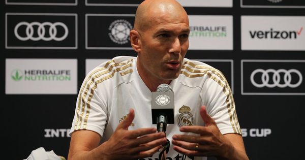 Foto: Zidane durante la rueda de prensa después del primer partido disputado contra el Bayern de Múnich. (Efe)