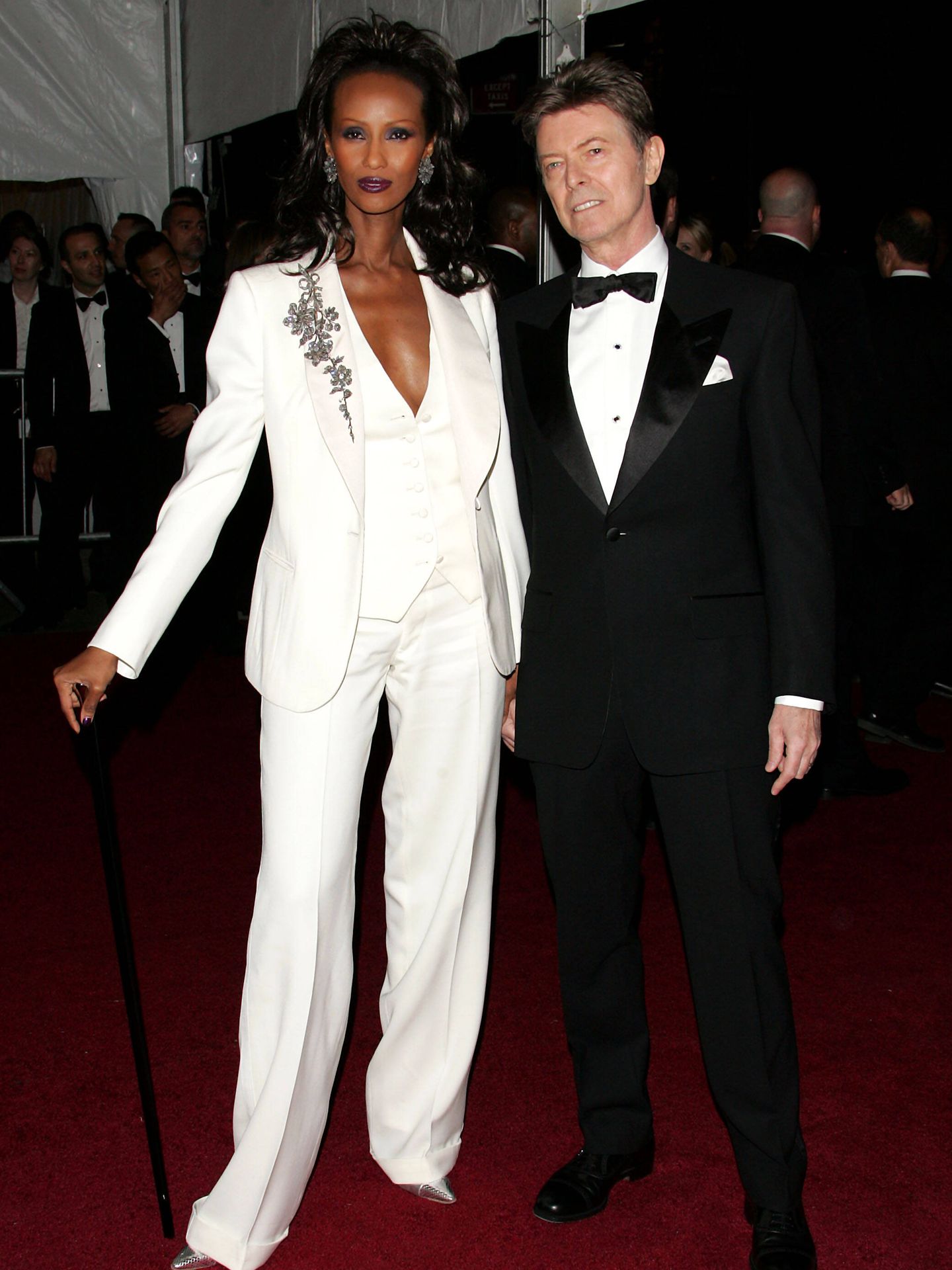 David Bowie junto a su mujer, la modelo Iman, en una gala del MET. (Getty)