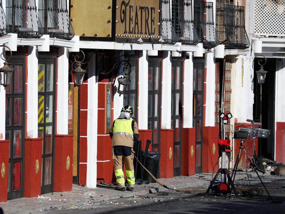 Foto: Fachada de una de las dos discotecas incendiadas en Murcia. (Europa Press/Edu Botella)