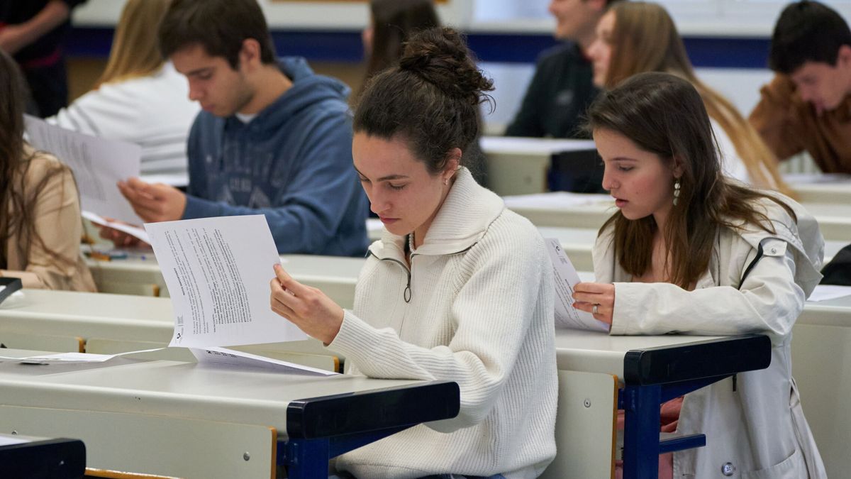 El Gobierno anuncia becas de 100 euros mensuales para un millón de estudiantes