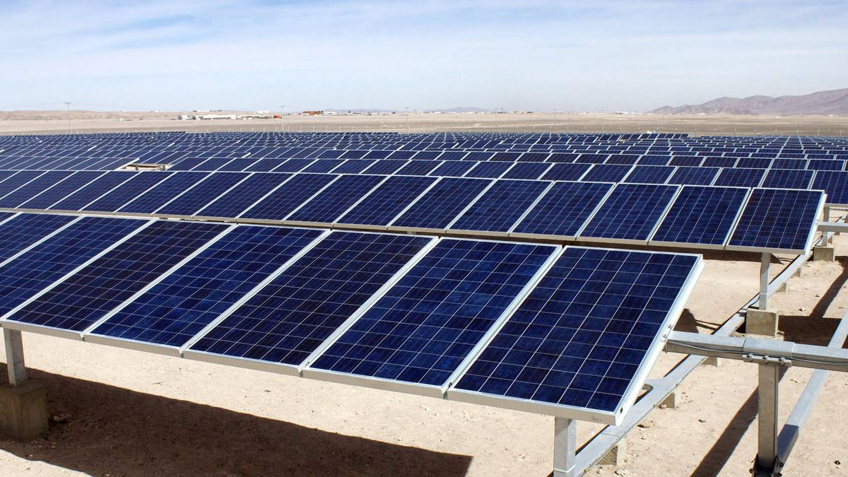 La industria solar pone rumbo a Sudáfrica o Chile ante la ruina que soporta en España