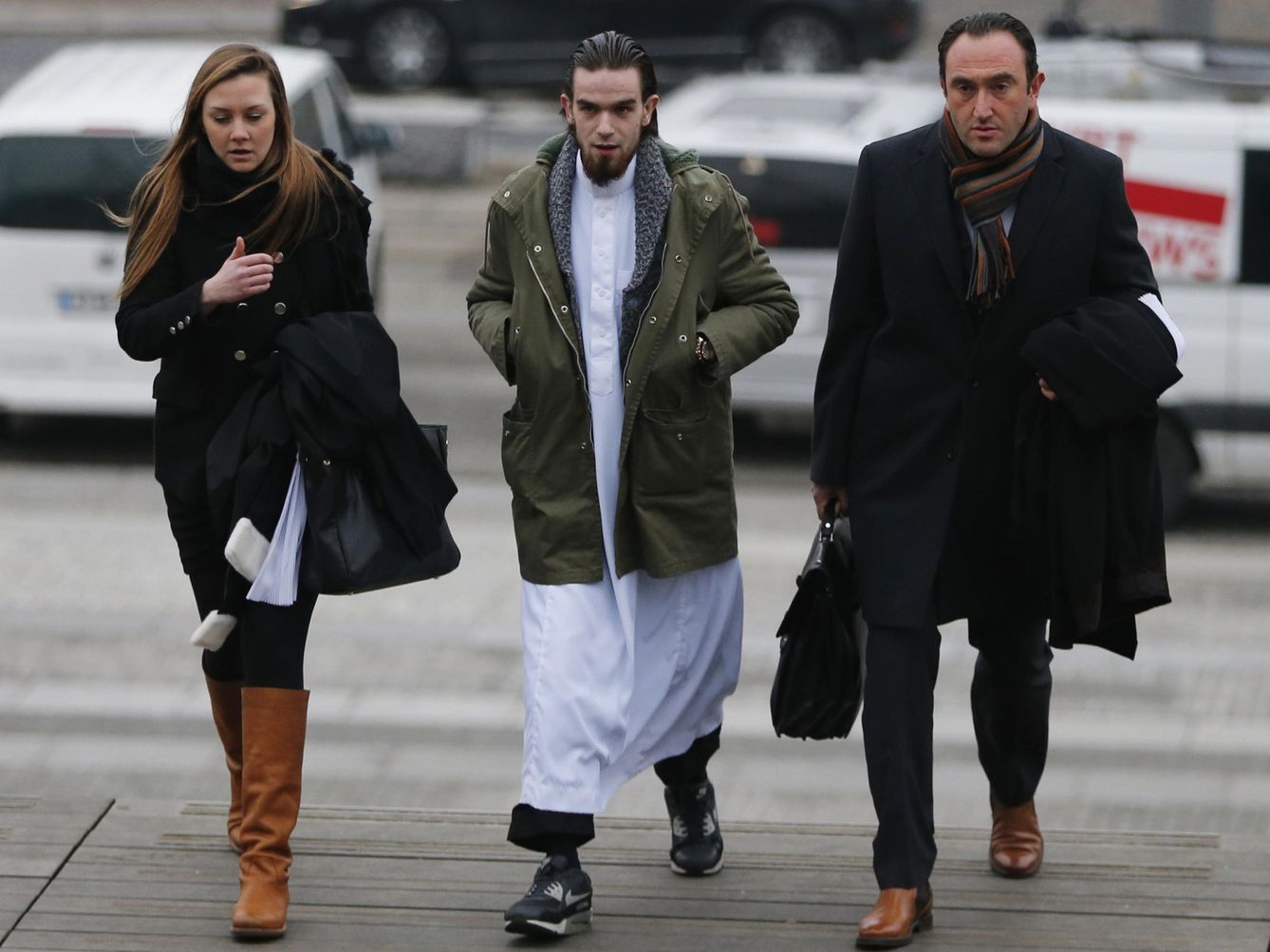 Michael Delefortrie, presunto miembro de 'Sharia4Belgium', camino al juicio contra esta organización islamista en Antwerp, en febrero de 2015.