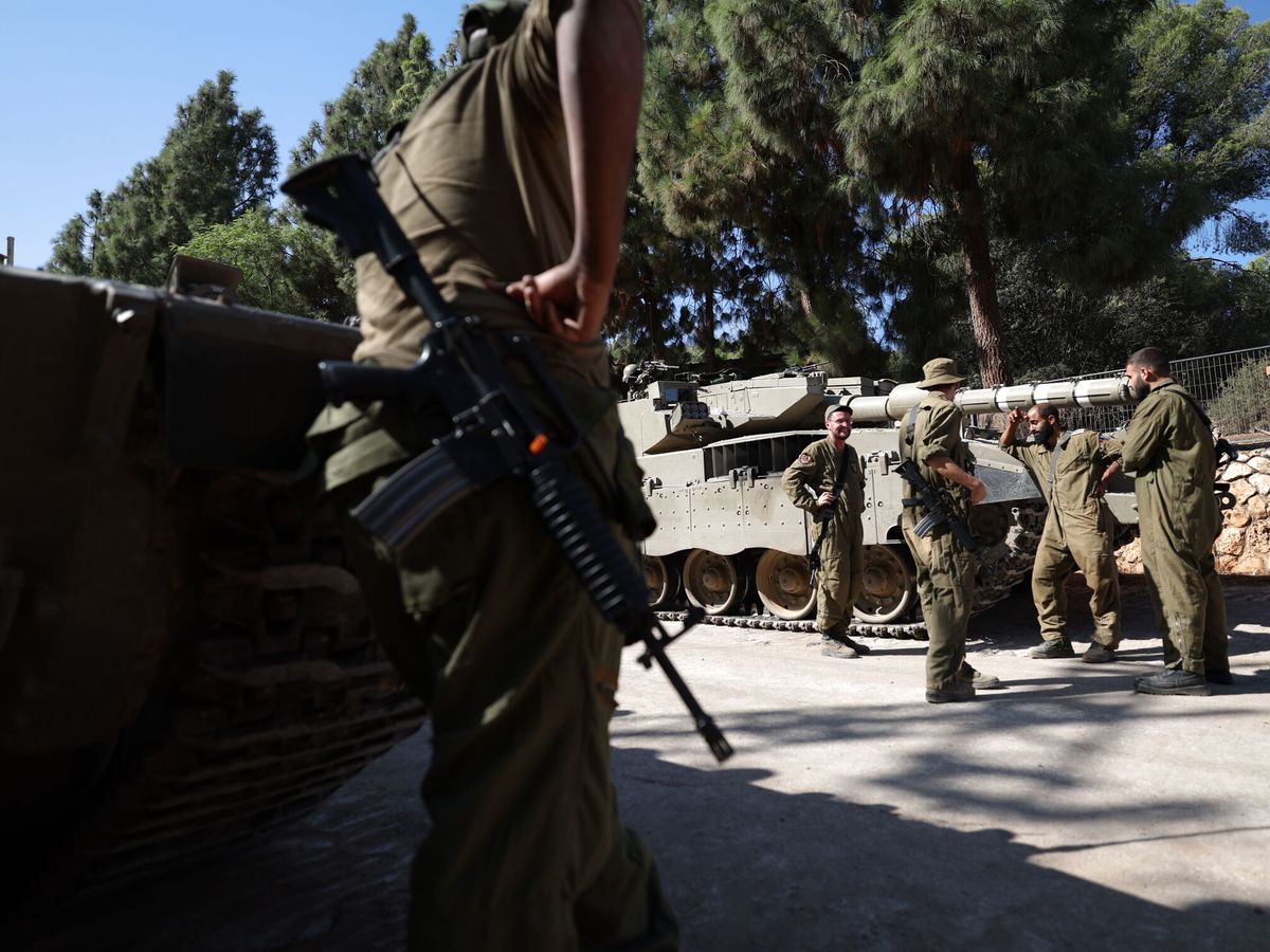 Foto: Tropas israelíes cerca del Líbano. (EFE/Atef Safadi)