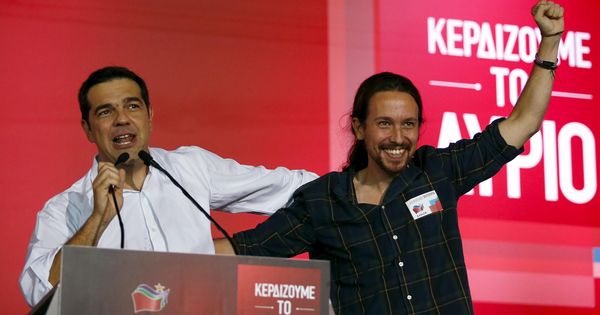 Foto: Alexis Tsipras y Pablo Iglesias, durante el mitin de cierre de la campaña griega en septiembre de 2015. (Reuters)